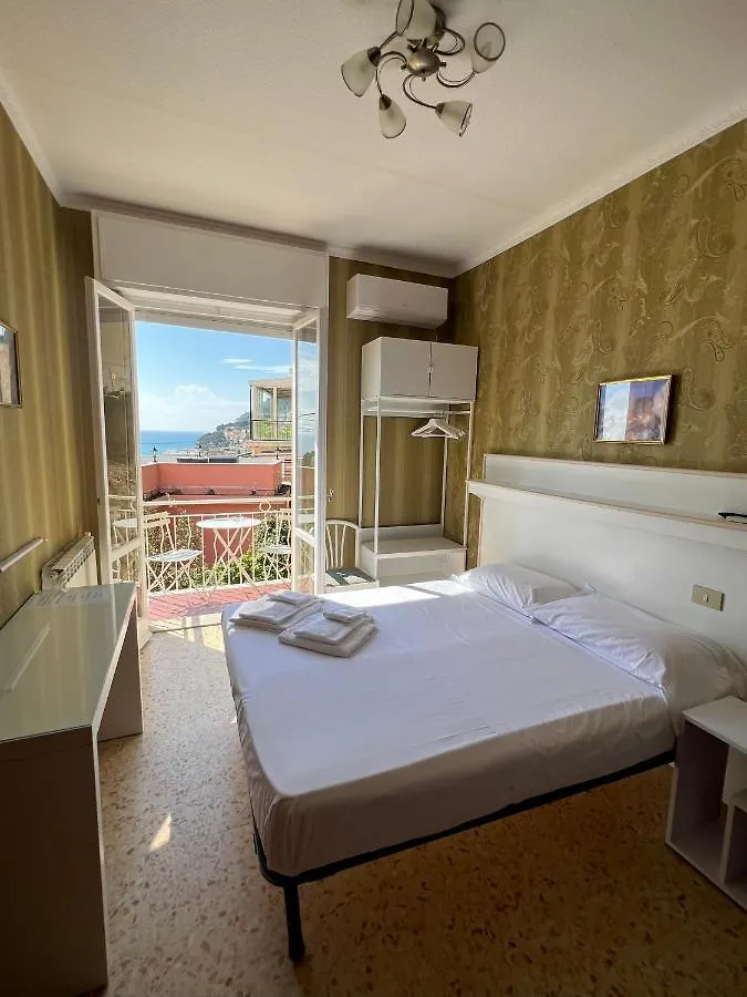 Hotel Pineta Laigueglia 0*,